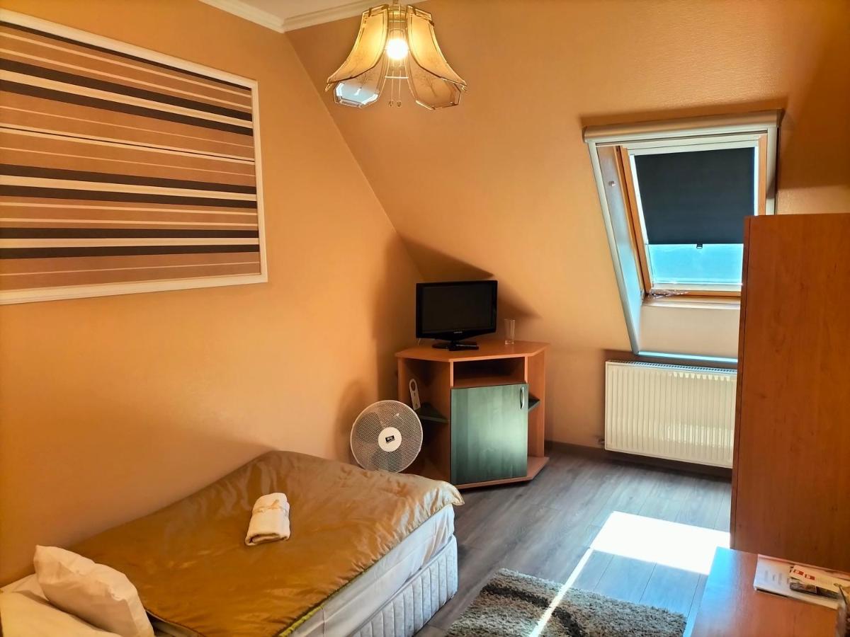 Bajor Panzio Buek-Buekfuerdo, Adults Friendly 12 Plus Bagian luar foto