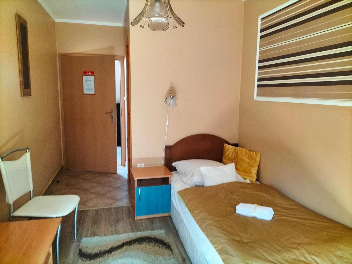 Bajor Panzio Buek-Buekfuerdo, Adults Friendly 12 Plus Bagian luar foto