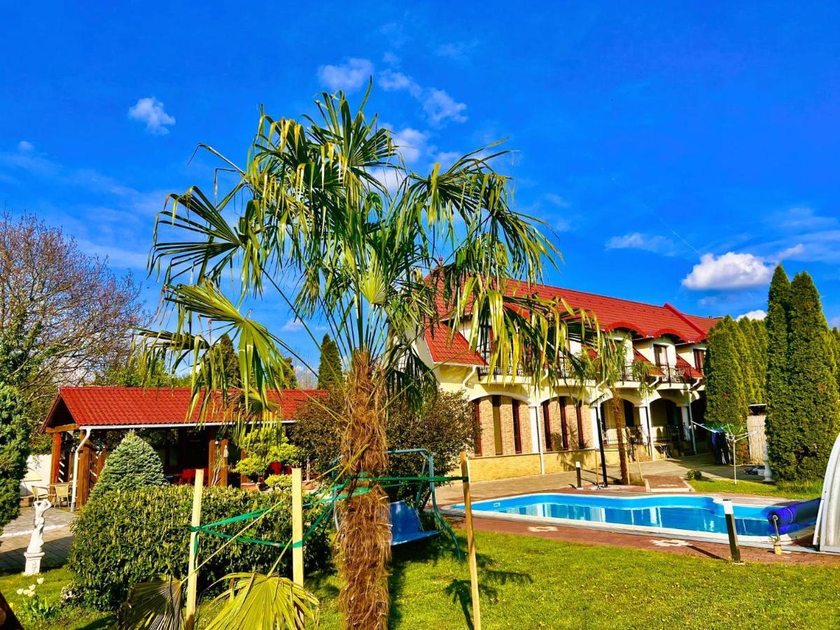 Bajor Panzio Buek-Buekfuerdo, Adults Friendly 12 Plus Bagian luar foto