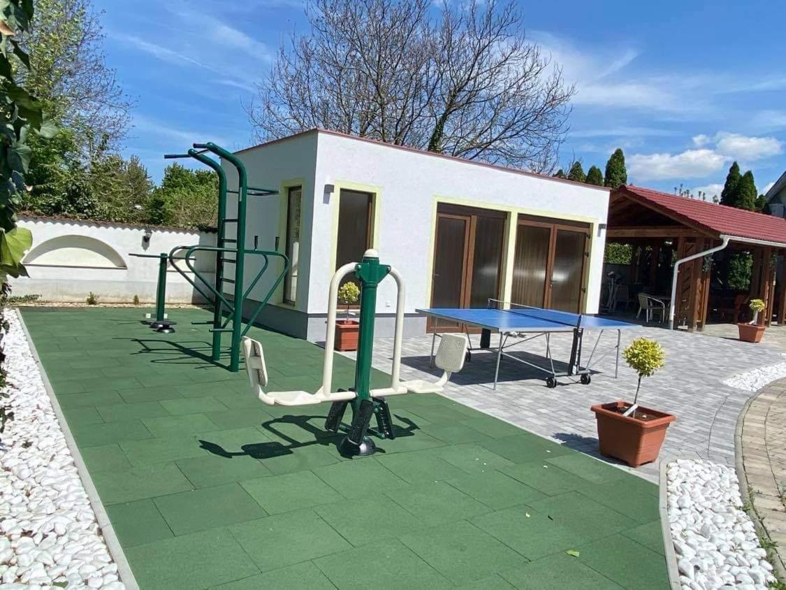 Bajor Panzio Buek-Buekfuerdo, Adults Friendly 12 Plus Bagian luar foto