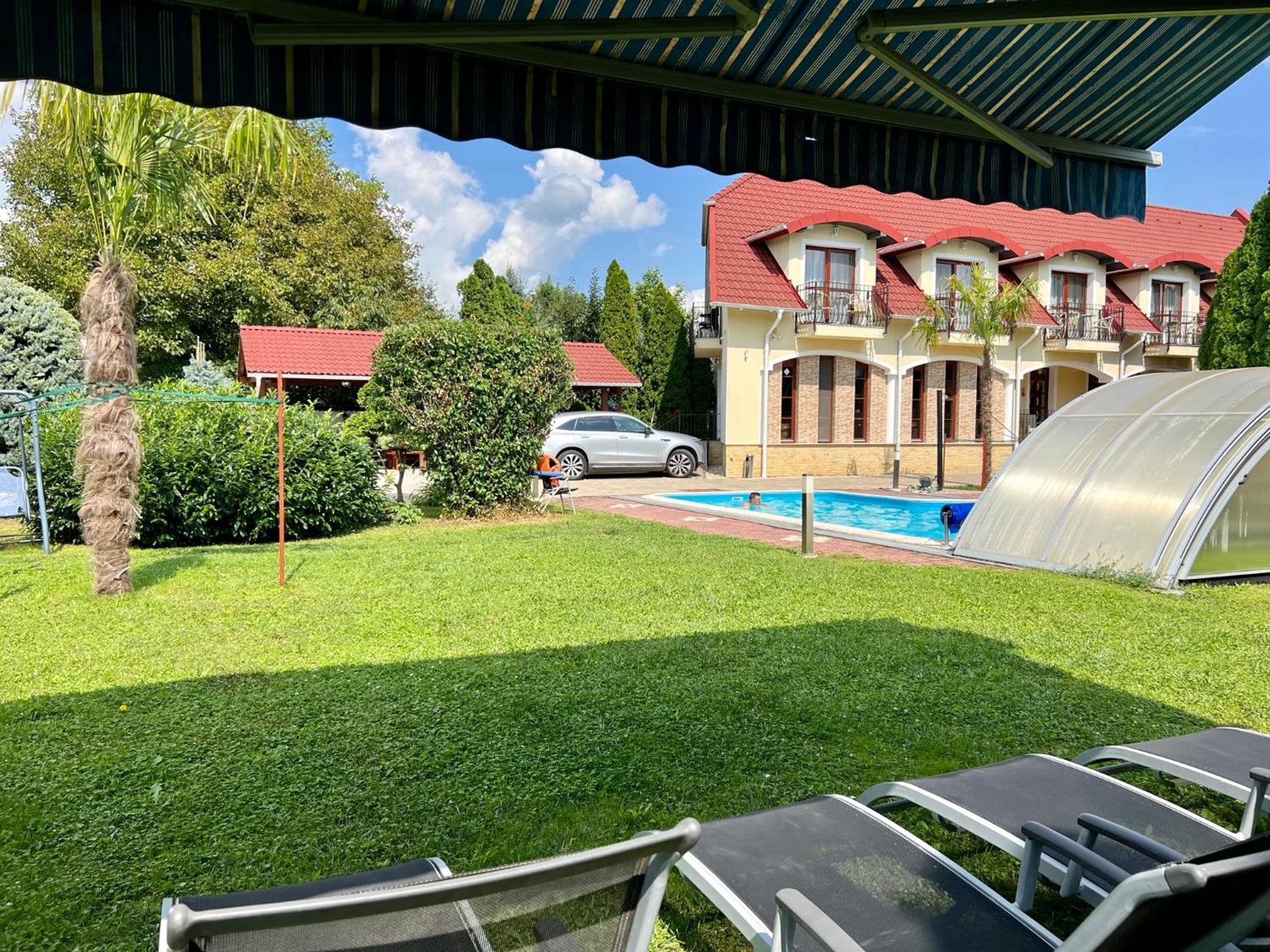 Bajor Panzio Buek-Buekfuerdo, Adults Friendly 12 Plus Bagian luar foto