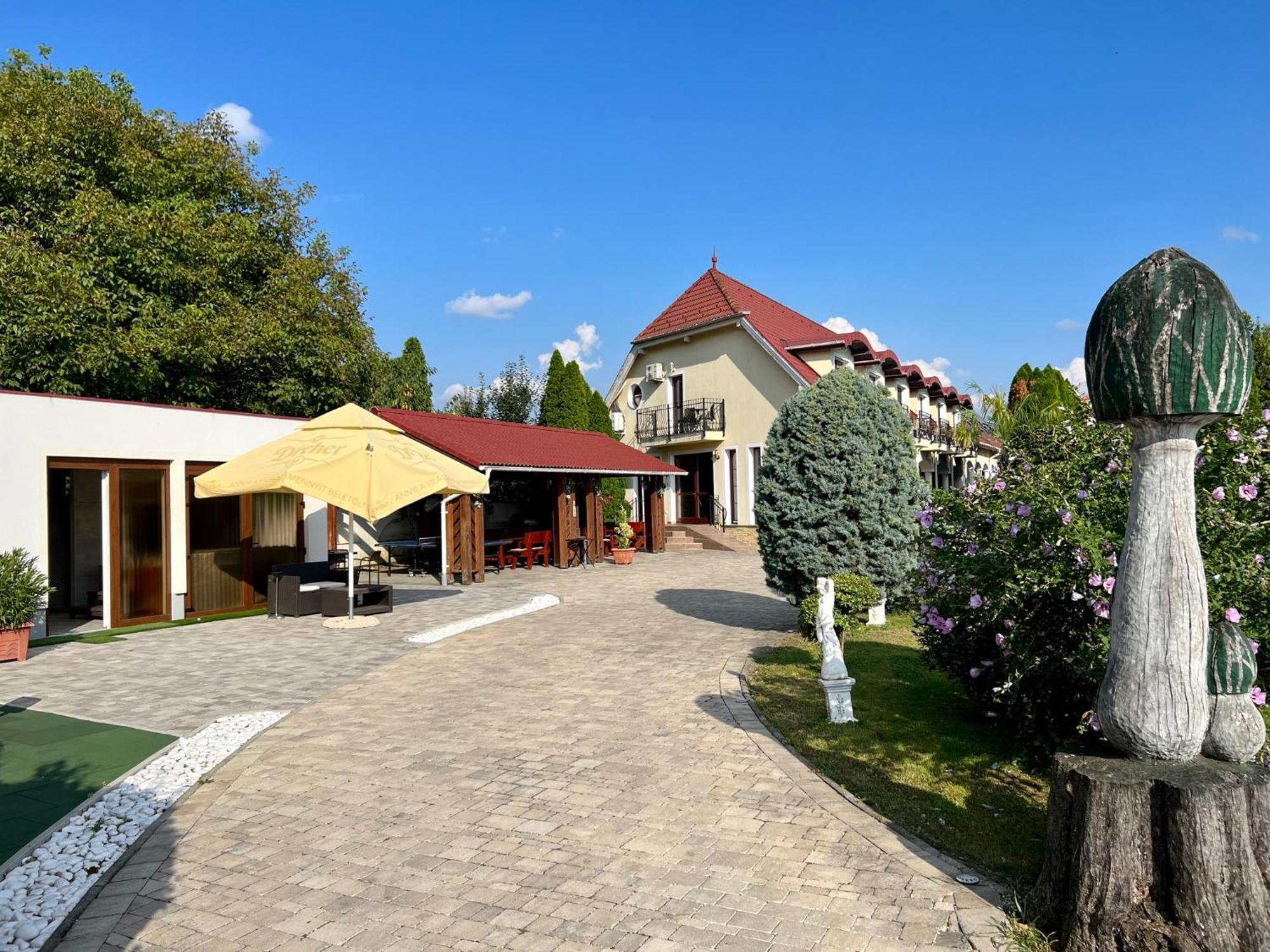Bajor Panzio Buek-Buekfuerdo, Adults Friendly 12 Plus Bagian luar foto