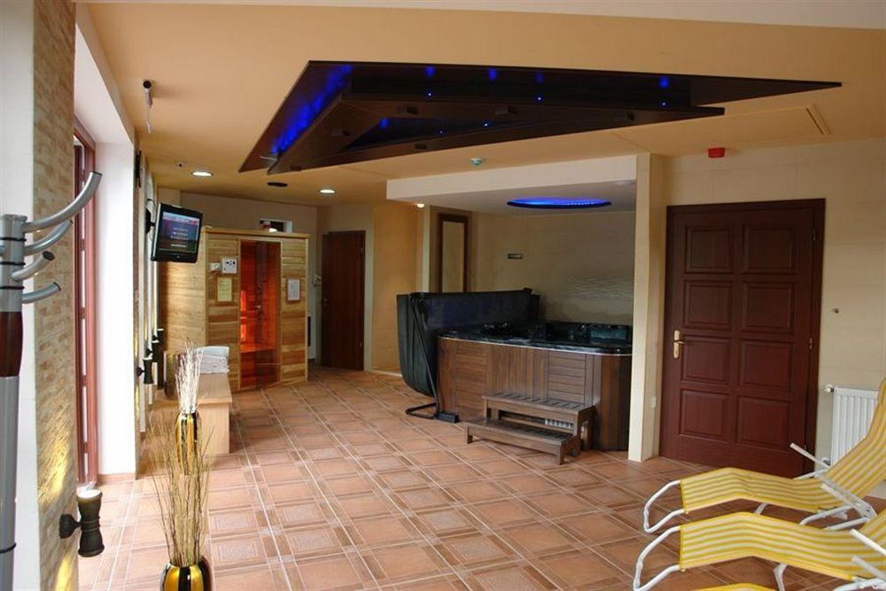 Bajor Panzio Buek-Buekfuerdo, Adults Friendly 12 Plus Bagian luar foto
