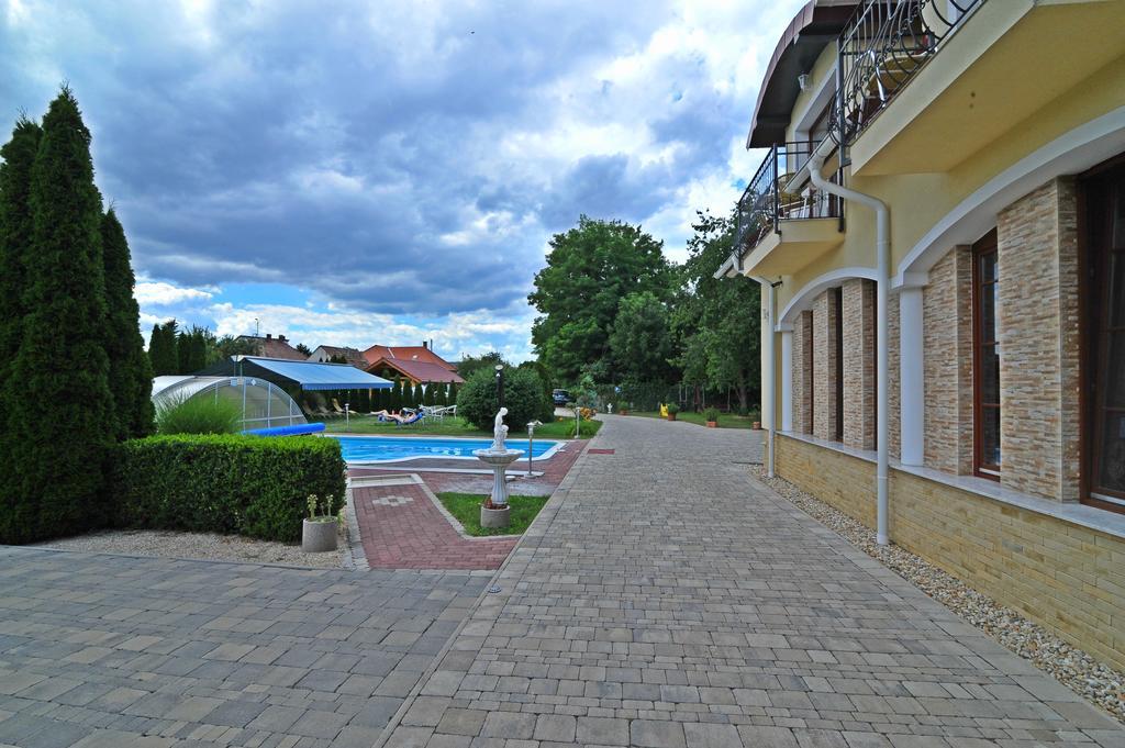 Bajor Panzio Buek-Buekfuerdo, Adults Friendly 12 Plus Bagian luar foto