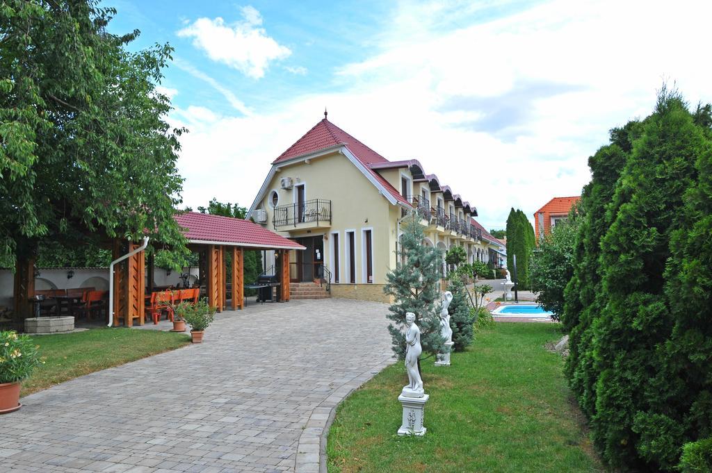 Bajor Panzio Buek-Buekfuerdo, Adults Friendly 12 Plus Bagian luar foto