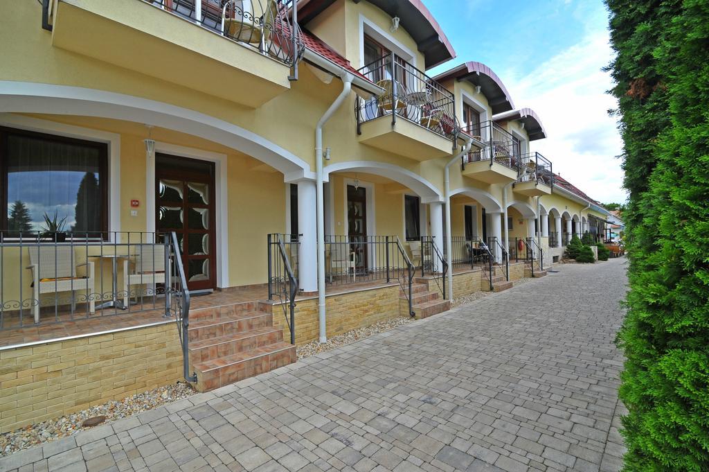 Bajor Panzio Buek-Buekfuerdo, Adults Friendly 12 Plus Bagian luar foto