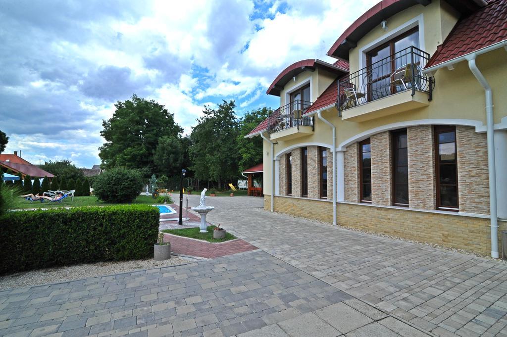 Bajor Panzio Buek-Buekfuerdo, Adults Friendly 12 Plus Bagian luar foto