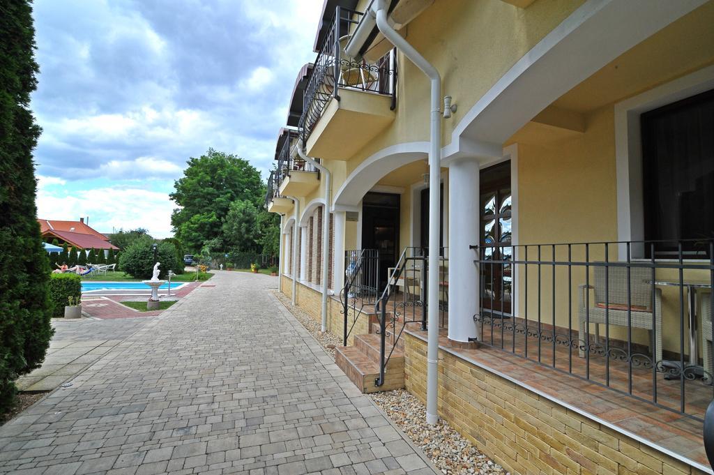 Bajor Panzio Buek-Buekfuerdo, Adults Friendly 12 Plus Bagian luar foto