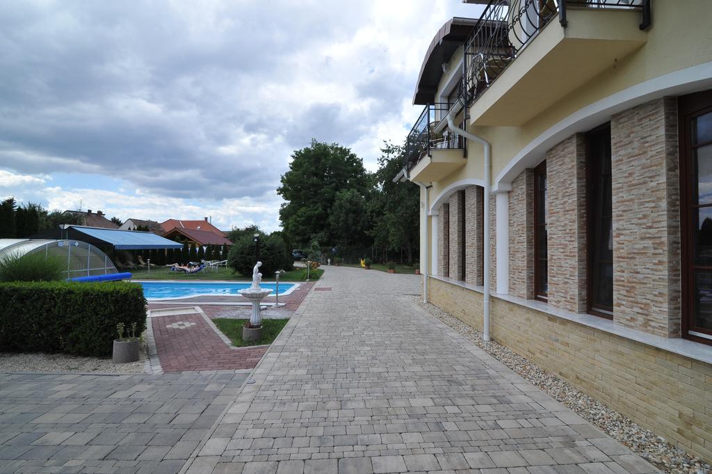 Bajor Panzio Buek-Buekfuerdo, Adults Friendly 12 Plus Bagian luar foto