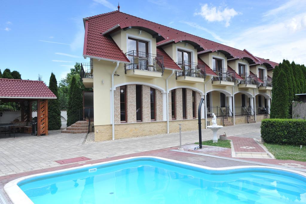 Bajor Panzio Buek-Buekfuerdo, Adults Friendly 12 Plus Bagian luar foto
