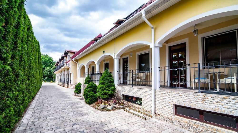 Bajor Panzio Buek-Buekfuerdo, Adults Friendly 12 Plus Bagian luar foto