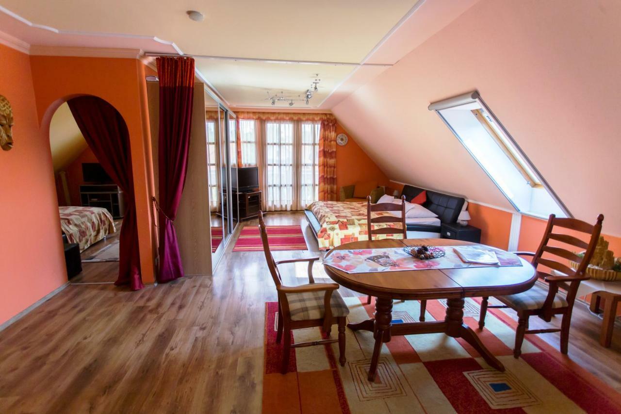 Bajor Panzio Buek-Buekfuerdo, Adults Friendly 12 Plus Bagian luar foto