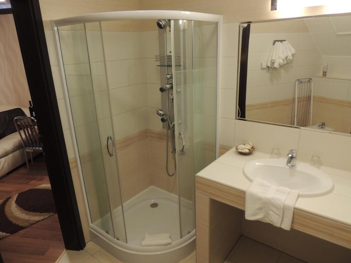 Bajor Panzio Buek-Buekfuerdo, Adults Friendly 12 Plus Bagian luar foto